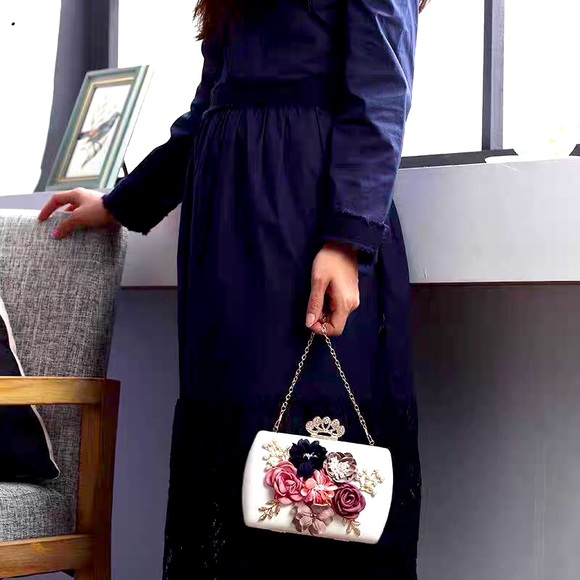 Pearls & Flower Evening Bag /Banquet Clutch/Wedding Purse - Picture 6 of 7